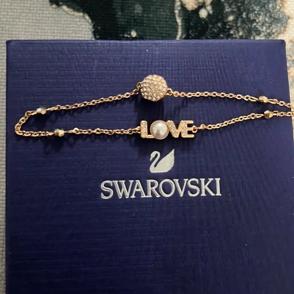 Never worn Swarovski bracelet!! - Picture 2 of 2